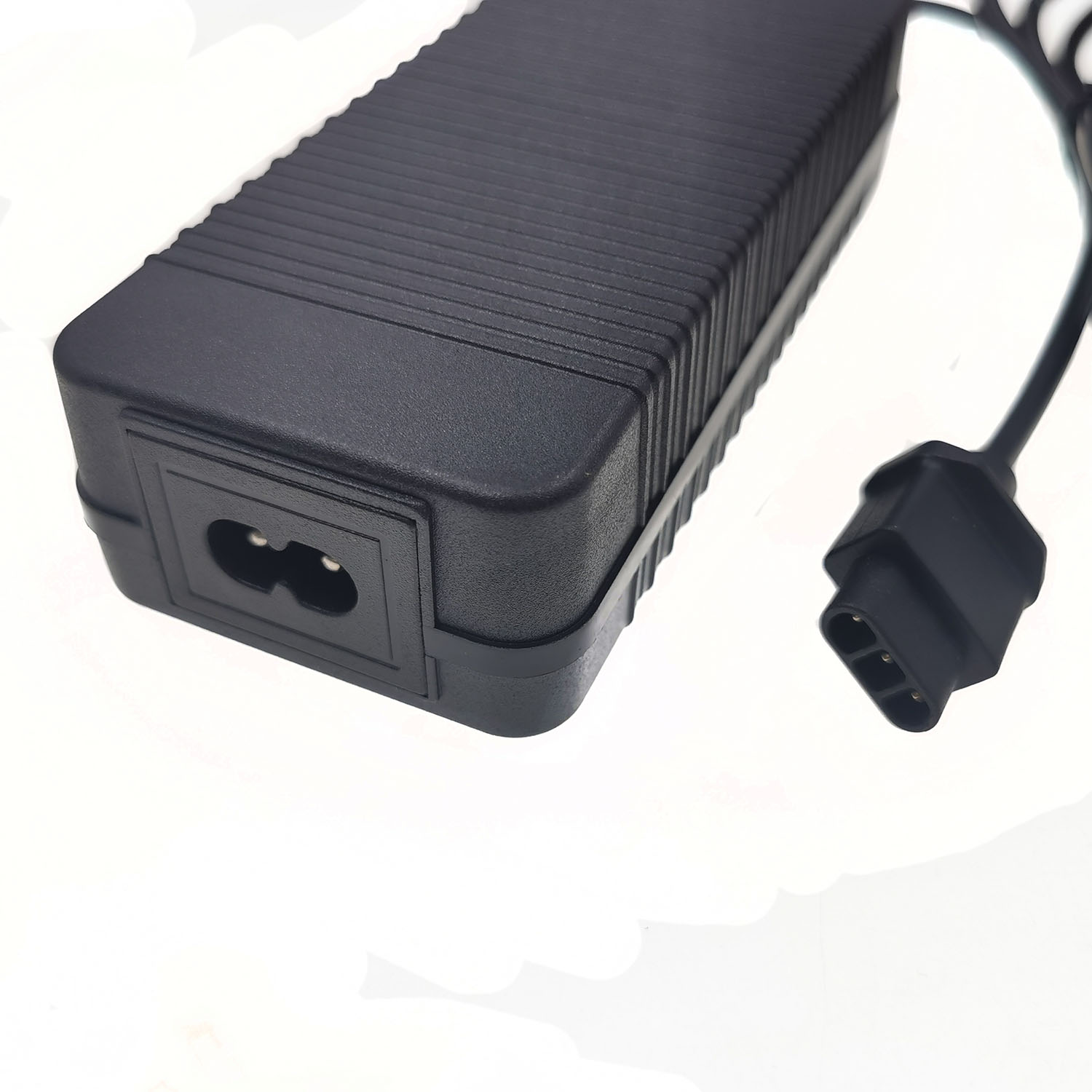 Pengisi daya baterai 53.5V 2a  - Electric Scooter Charger ulasan dan harga